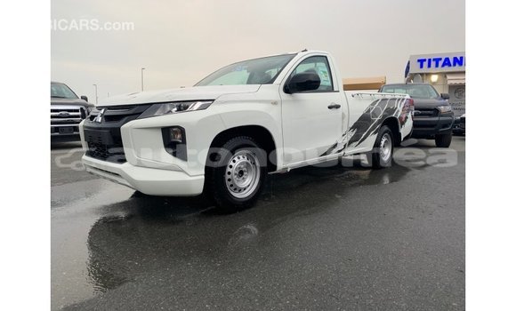Buy Import Mitsubishi L200 White Car in Import - Dubai in Iles Buy Import Mitsubishi L200 White Car in Import - Dubai in Iles