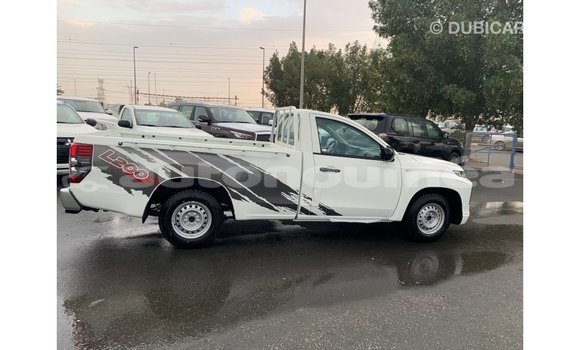 Buy Import Mitsubishi L200 White Car in Import - Dubai in Iles Buy Import Mitsubishi L200 White Car in Import - Dubai in Iles