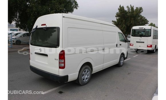 Acheter Import Voiture Toyota Hiace Blanc à Import - Dubai, Iles Acheter Import Voiture Toyota Hiace Blanc à Import - Dubai, Iles
