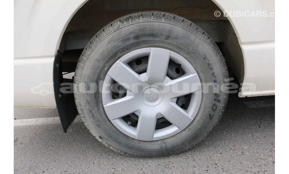 Acheter Import Voiture Toyota Hiace Blanc à Import - Dubai, Iles Acheter Import Voiture Toyota Hiace Blanc à Import - Dubai, Iles