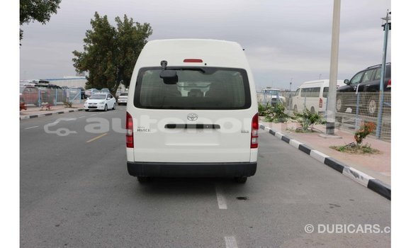 Acheter Import Voiture Toyota Hiace Blanc à Import - Dubai, Iles Acheter Import Voiture Toyota Hiace Blanc à Import - Dubai, Iles