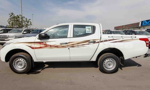 Acheter Import Voiture Mitsubishi L200 Blanc à Import - Dubai, Iles Acheter Import Voiture Mitsubishi L200 Blanc à Import - Dubai, Iles
