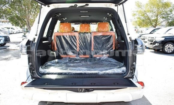 Acheter Import Voiture Lexus LX Blanc à Import - Dubai, Iles Acheter Import Voiture Lexus LX Blanc à Import - Dubai, Iles