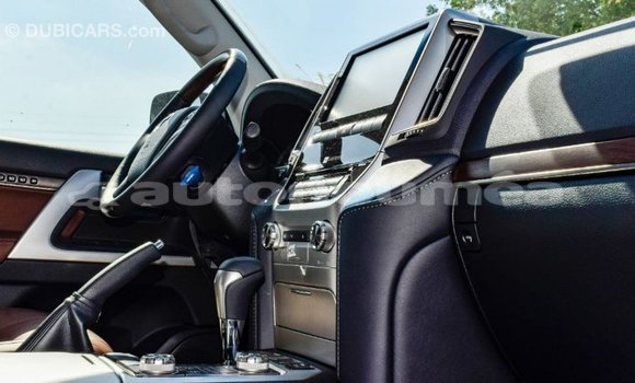 Acheter Import Voiture Toyota Land Cruiser Noir à Import - Dubai, Iles Acheter Import Voiture Toyota Land Cruiser Noir à Import - Dubai, Iles