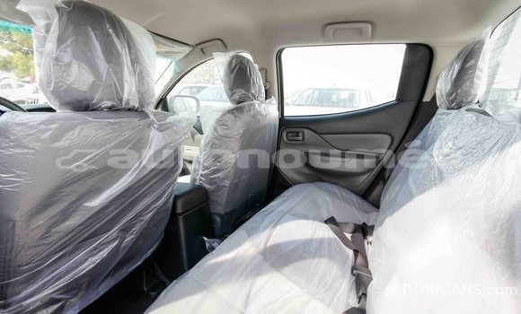 Acheter Import Voiture Mitsubishi L200 Blanc à Import - Dubai, Iles Acheter Import Voiture Mitsubishi L200 Blanc à Import - Dubai, Iles