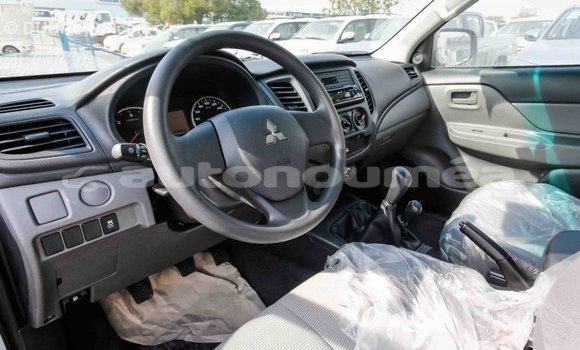 Acheter Import Voiture Mitsubishi L200 Blanc à Import - Dubai, Iles Acheter Import Voiture Mitsubishi L200 Blanc à Import - Dubai, Iles