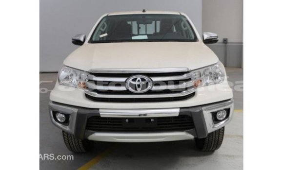 Acheter Import Voiture Toyota Hilux Blanc à Import - Dubai, Iles Acheter Import Voiture Toyota Hilux Blanc à Import - Dubai, Iles