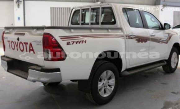 Acheter Import Voiture Toyota Hilux Blanc à Import - Dubai, Iles Acheter Import Voiture Toyota Hilux Blanc à Import - Dubai, Iles