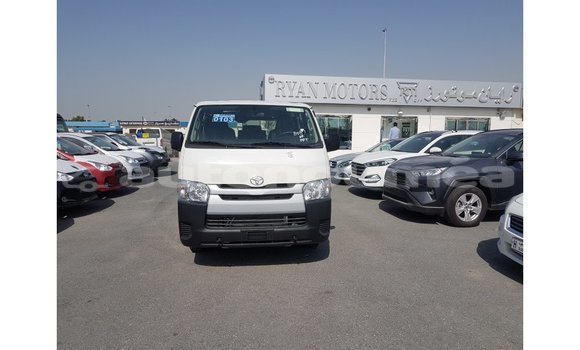 Buy Import Toyota DA White Truck in Import - Dubai in Iles Buy Import Toyota DA White Truck in Import - Dubai in Iles
