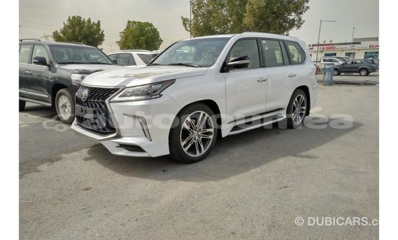 Acheter Import Voiture Lexus LX Blanc à Import - Dubai, Iles Acheter Import Voiture Lexus LX Blanc à Import - Dubai, Iles