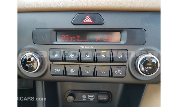 Buy Import Kia Sportage White Car in Import - Dubai in Iles Buy Import Kia Sportage White Car in Import - Dubai in Iles