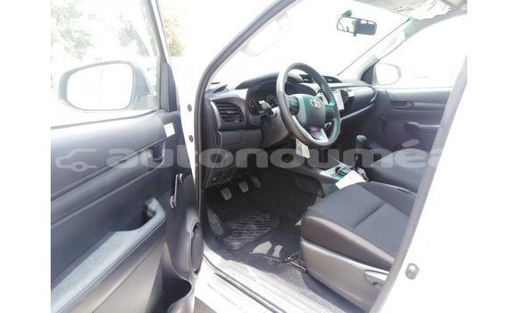 Buy Import Toyota Hilux White Car in Import - Dubai in Iles Buy Import Toyota Hilux White Car in Import - Dubai in Iles