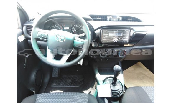 Buy Import Toyota Hilux White Car in Import - Dubai in Iles Buy Import Toyota Hilux White Car in Import - Dubai in Iles