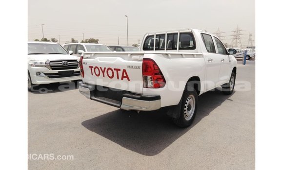 Buy Import Toyota Hilux White Car in Import - Dubai in Iles Buy Import Toyota Hilux White Car in Import - Dubai in Iles