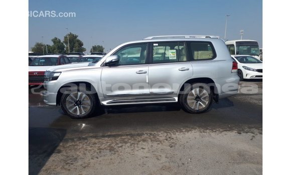 Buy Import Toyota Land Cruiser Other Car in Import - Dubai in Iles Buy Import Toyota Land Cruiser Other Car in Import - Dubai in Iles
