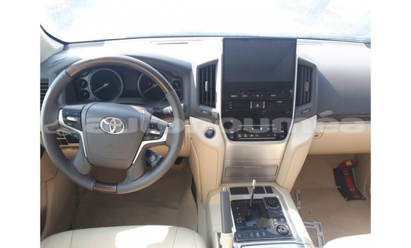 Buy Import Toyota Land Cruiser Other Car in Import - Dubai in Iles Buy Import Toyota Land Cruiser Other Car in Import - Dubai in Iles
