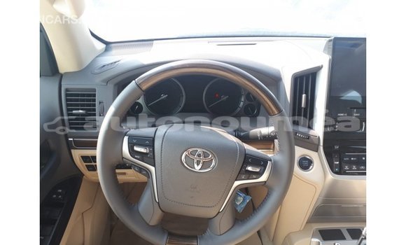 Buy Import Toyota Land Cruiser Other Car in Import - Dubai in Iles Buy Import Toyota Land Cruiser Other Car in Import - Dubai in Iles