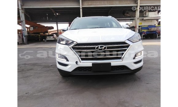 Buy Import Hyundai Tucson White Car in Import - Dubai in Iles Buy Import Hyundai Tucson White Car in Import - Dubai in Iles