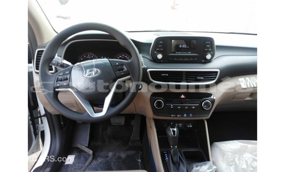 Buy Import Hyundai Tucson White Car in Import - Dubai in Iles Buy Import Hyundai Tucson White Car in Import - Dubai in Iles