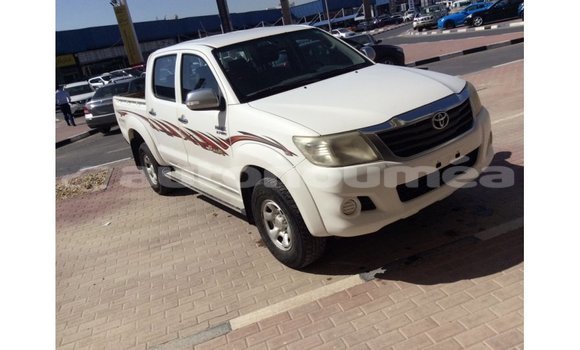 Buy Import Toyota Hilux White Car in Import - Dubai in Iles Buy Import Toyota Hilux White Car in Import - Dubai in Iles