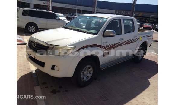 Buy Import Toyota Hilux White Car in Import - Dubai in Iles Buy Import Toyota Hilux White Car in Import - Dubai in Iles