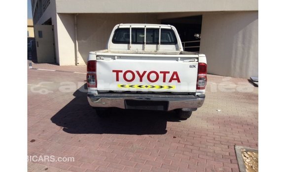 Buy Import Toyota Hilux White Car in Import - Dubai in Iles Buy Import Toyota Hilux White Car in Import - Dubai in Iles