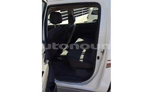 Buy Import Toyota Hilux White Car in Import - Dubai in Iles Buy Import Toyota Hilux White Car in Import - Dubai in Iles
