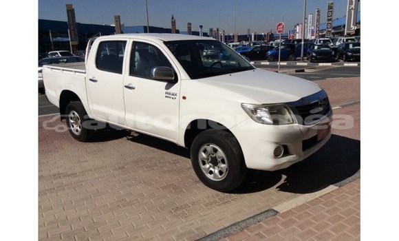 Buy Import Toyota Hilux White Car in Import - Dubai in Iles Buy Import Toyota Hilux White Car in Import - Dubai in Iles