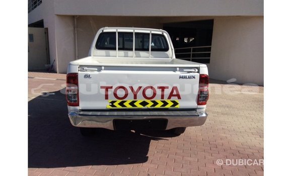 Buy Import Toyota Hilux White Car in Import - Dubai in Iles Buy Import Toyota Hilux White Car in Import - Dubai in Iles