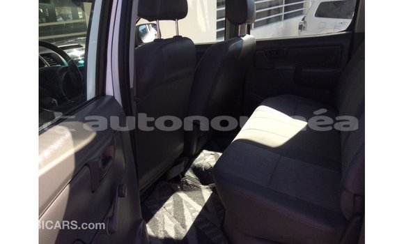 Buy Import Toyota Hilux White Car in Import - Dubai in Iles Buy Import Toyota Hilux White Car in Import - Dubai in Iles