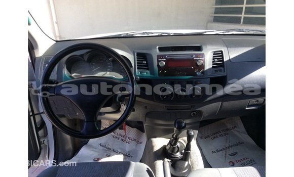 Buy Import Toyota Hilux White Car in Import - Dubai in Iles Buy Import Toyota Hilux White Car in Import - Dubai in Iles