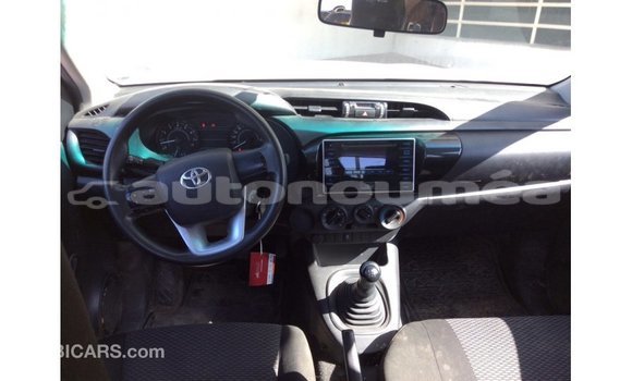 Buy Import Toyota Hilux White Car in Import - Dubai in Iles Buy Import Toyota Hilux White Car in Import - Dubai in Iles