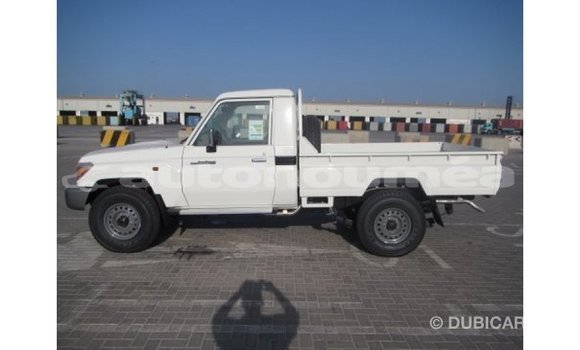 Acheter Import Voiture Toyota Land Cruiser Blanc à Import - Dubai, Iles Acheter Import Voiture Toyota Land Cruiser Blanc à Import - Dubai, Iles