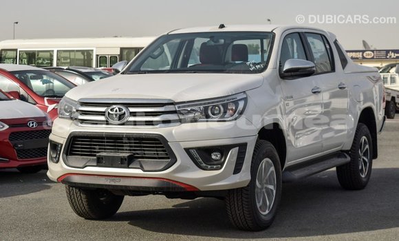 Buy Import Toyota Hilux White Car in Import - Dubai in Iles Buy Import Toyota Hilux White Car in Import - Dubai in Iles