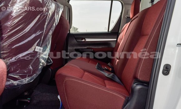 Buy Import Toyota Hilux White Car in Import - Dubai in Iles Buy Import Toyota Hilux White Car in Import - Dubai in Iles