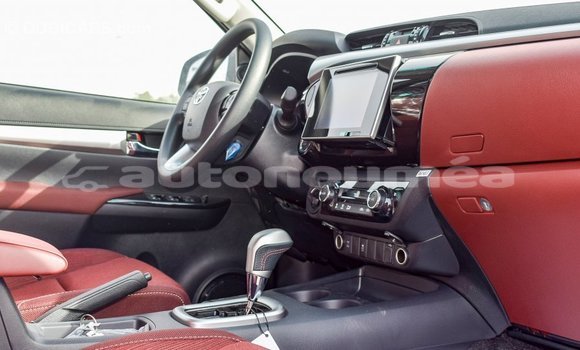 Buy Import Toyota Hilux White Car in Import - Dubai in Iles Buy Import Toyota Hilux White Car in Import - Dubai in Iles