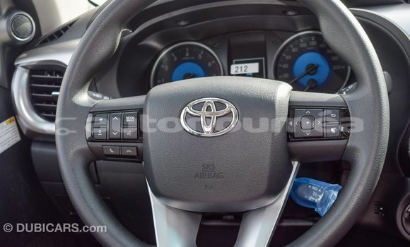 Buy Import Toyota Hilux White Car in Import - Dubai in Iles Buy Import Toyota Hilux White Car in Import - Dubai in Iles