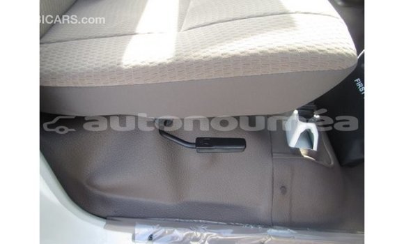 Acheter Import Voiture Toyota Land Cruiser Blanc à Import - Dubai, Iles Acheter Import Voiture Toyota Land Cruiser Blanc à Import - Dubai, Iles