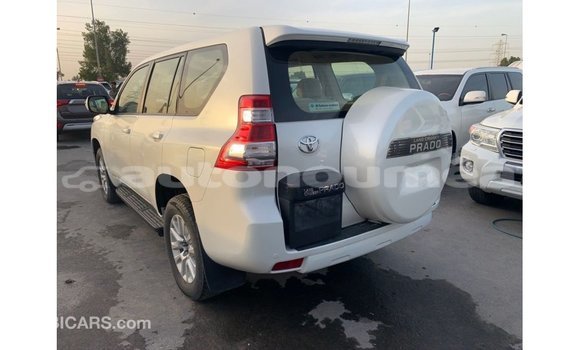 Acheter Import Voiture Toyota Prado Blanc à Import - Dubai, Iles Acheter Import Voiture Toyota Prado Blanc à Import - Dubai, Iles