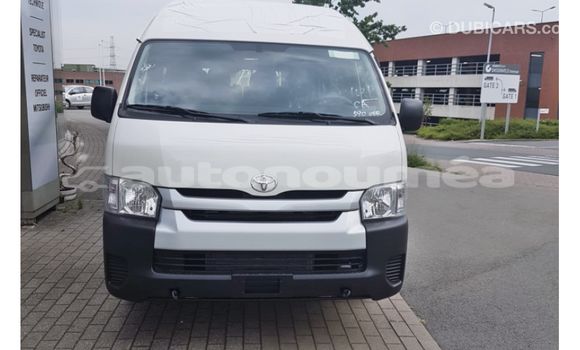 Buy Import Toyota Hiace White Car in Import - Dubai in Iles Buy Import Toyota Hiace White Car in Import - Dubai in Iles