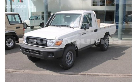 Acheter Import Voiture Toyota Land Cruiser Blanc à Import - Dubai, Iles Acheter Import Voiture Toyota Land Cruiser Blanc à Import - Dubai, Iles