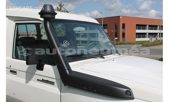 Acheter Import Voiture Toyota Land Cruiser Blanc à Import - Dubai, Iles Acheter Import Voiture Toyota Land Cruiser Blanc à Import - Dubai, Iles