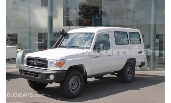 Acheter Import Voiture Toyota Land Cruiser Blanc à Import - Dubai, Iles Acheter Import Voiture Toyota Land Cruiser Blanc à Import - Dubai, Iles