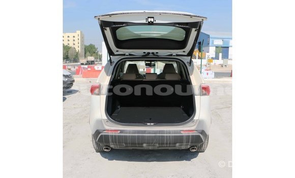 Acheter Import Utilitaire Toyota HiAce Blanc à Import - Dubai, Iles Acheter Import Utilitaire Toyota HiAce Blanc à Import - Dubai, Iles