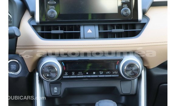 Acheter Import Utilitaire Toyota HiAce Blanc à Import - Dubai, Iles Acheter Import Utilitaire Toyota HiAce Blanc à Import - Dubai, Iles