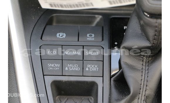 Acheter Import Utilitaire Toyota HiAce Blanc à Import - Dubai, Iles Acheter Import Utilitaire Toyota HiAce Blanc à Import - Dubai, Iles