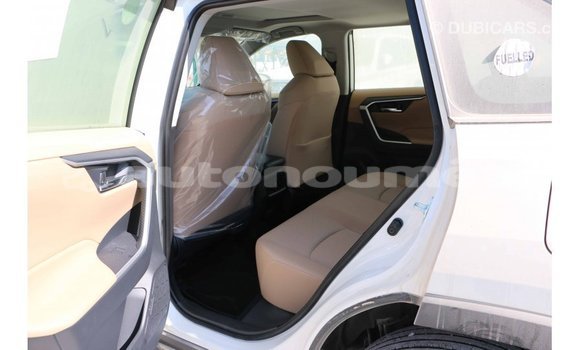Acheter Import Utilitaire Toyota HiAce Blanc à Import - Dubai, Iles Acheter Import Utilitaire Toyota HiAce Blanc à Import - Dubai, Iles