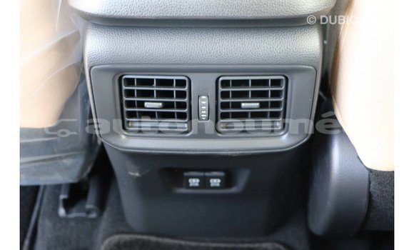 Acheter Import Utilitaire Toyota HiAce Blanc à Import - Dubai, Iles Acheter Import Utilitaire Toyota HiAce Blanc à Import - Dubai, Iles