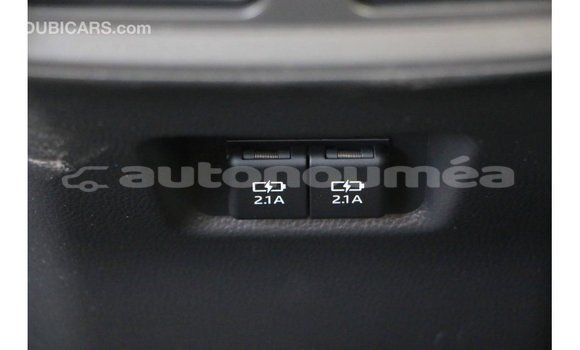 Acheter Import Utilitaire Toyota HiAce Blanc à Import - Dubai, Iles Acheter Import Utilitaire Toyota HiAce Blanc à Import - Dubai, Iles