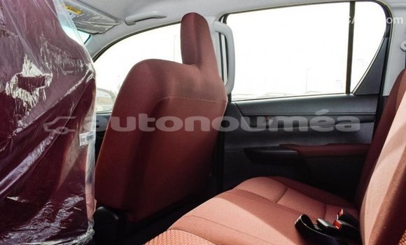 Buy Import Toyota Hilux White Car in Import - Dubai in Iles Buy Import Toyota Hilux White Car in Import - Dubai in Iles